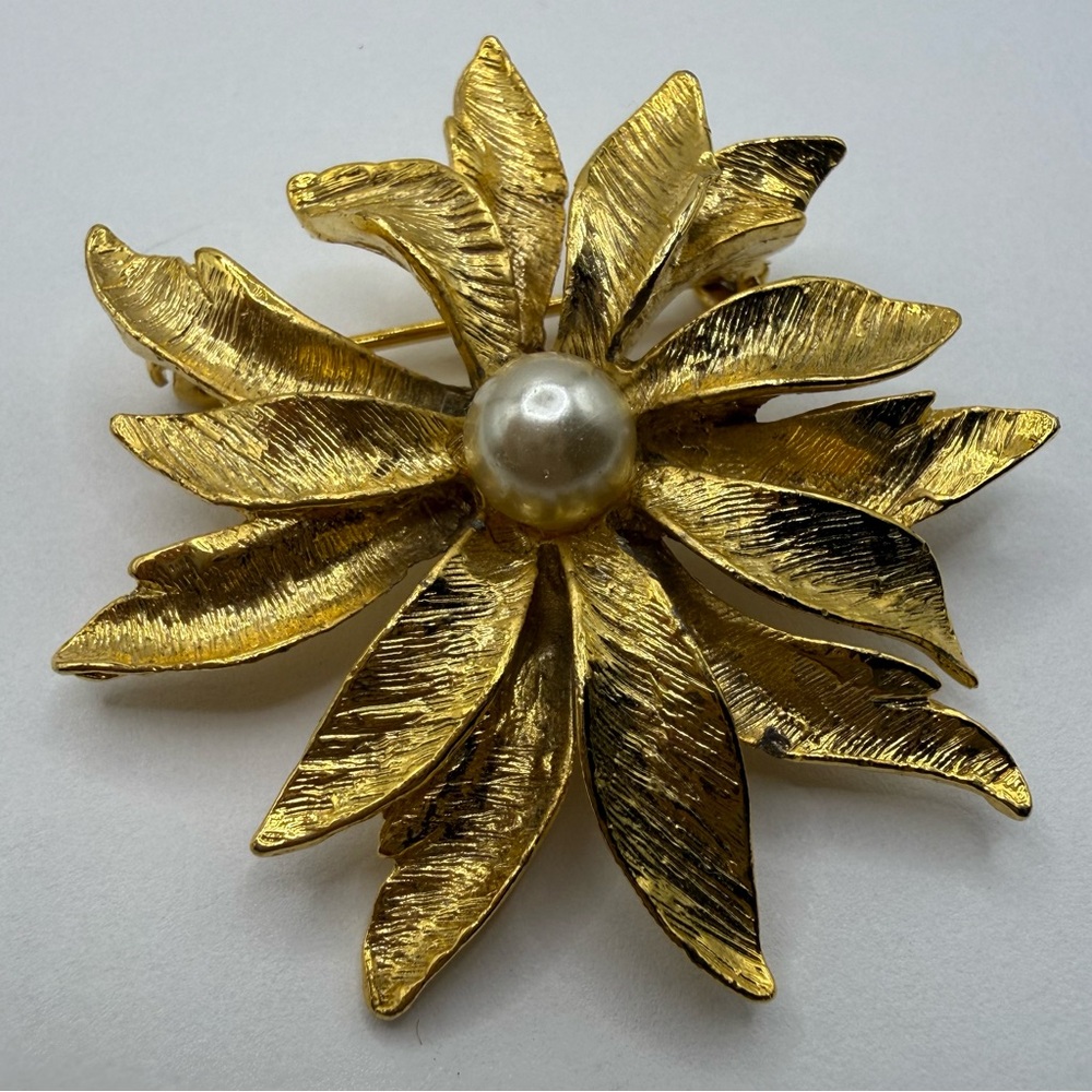 Vintage Gold Tone Floral Brooch Pin Faux Pearl Center Textured Leaf Statement